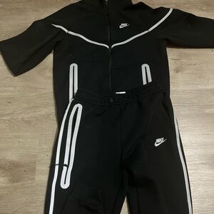 Black reflective nike tech